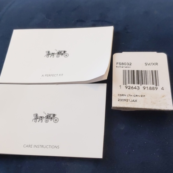 Pink coach Wristlet - Picture 4 of 4